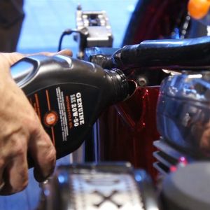 ep13 04 Harley softail oil change